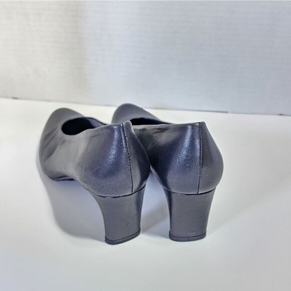 Stuart Weitzman  - Picture 6 of 8